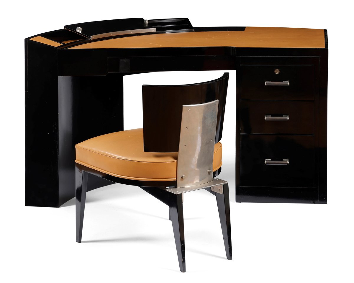 Paul Dupré-Lafon, bureau moderniste quart-de-cercle en bois laqué noir, vers 1930. Courtesy Ader
