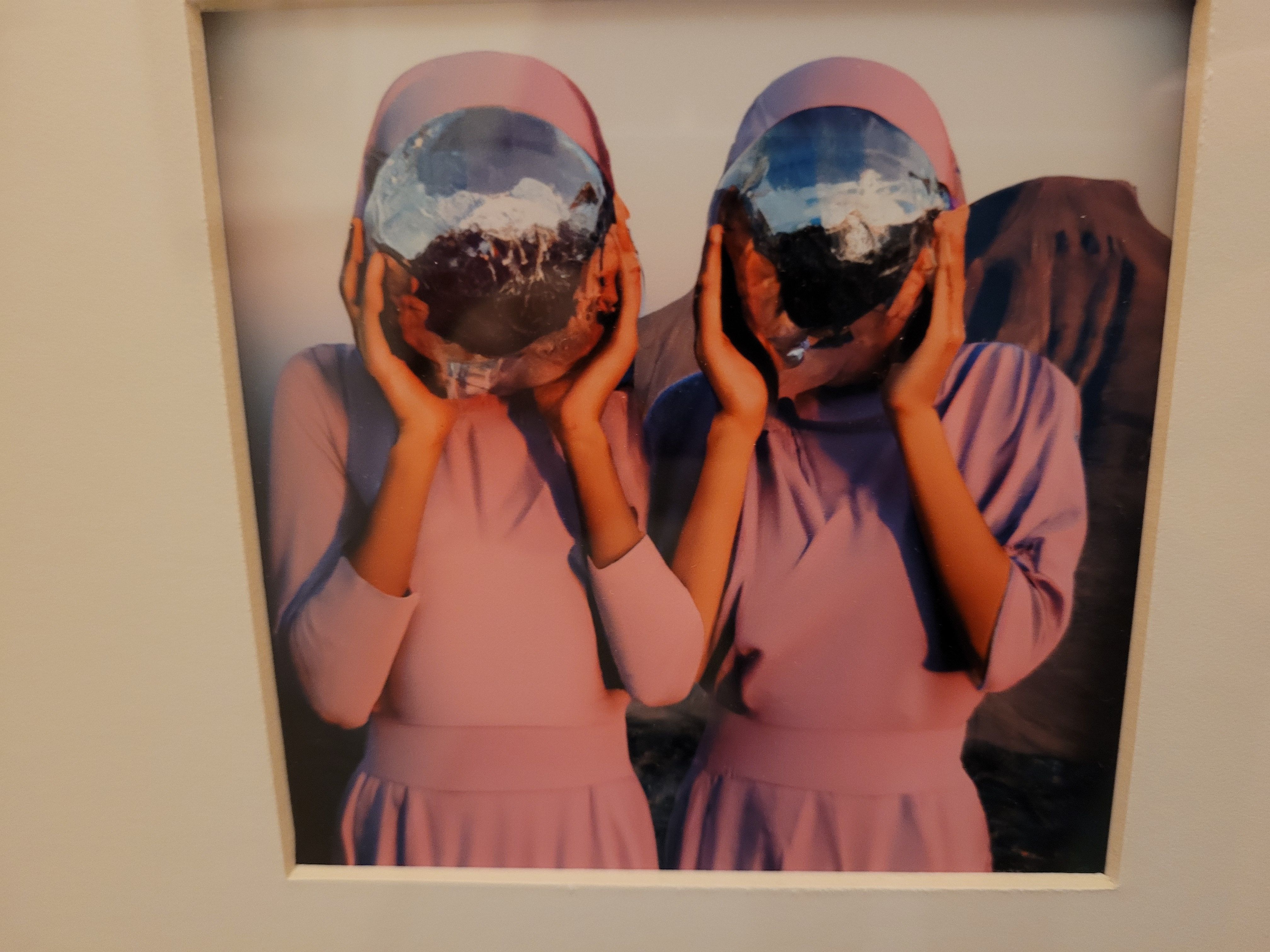 L'une des photographies de Eman Ali retravaillées avec l'intelligence artificielle, chez Hunna. Photo : A.C. 