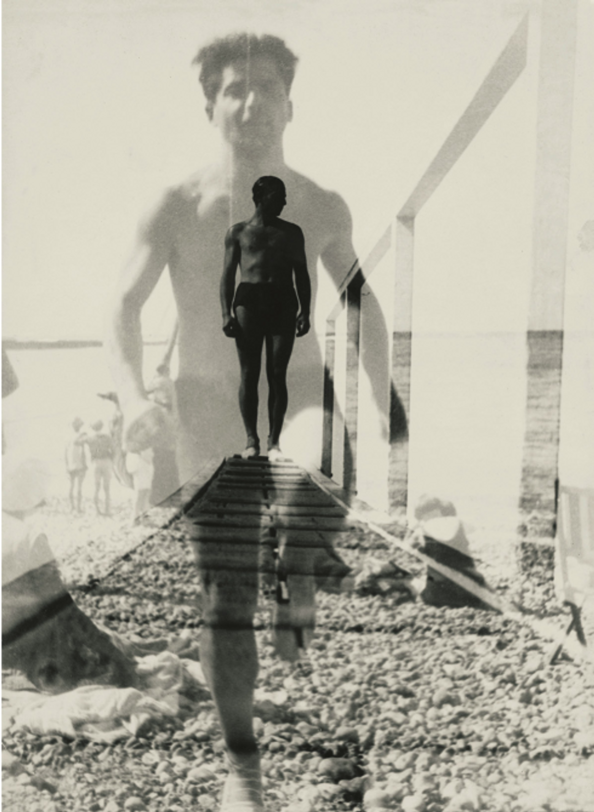 Moï Ver, Deux prises de vue par moi-même. Yport, Seine-Maritime, sur la plage, 1931, épreuve gélatino-argentique. © Yossi Raviv – Moi Ver Archive. Photo Centre Pompidou/Bertrand Prevost