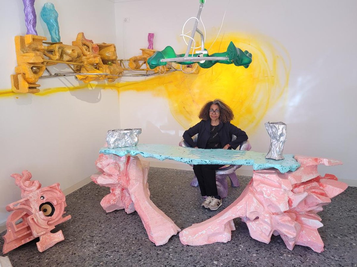 Nadja Romain dans l'exposition du duo de Bloko 748, à la galerie Lo Studio, à Venise. Photo A.C.