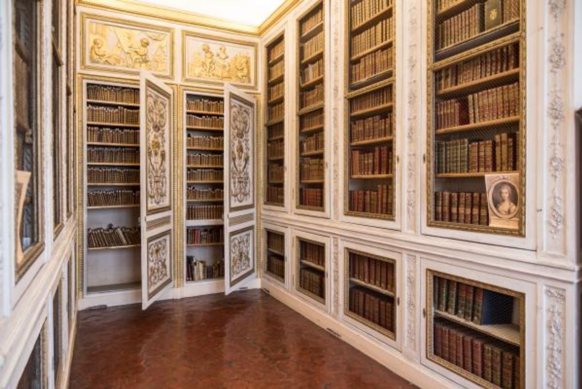 Les réserves de la Bibliothèque centrale de Versailles. Courtesy Bibliothèque municipale de Versailles