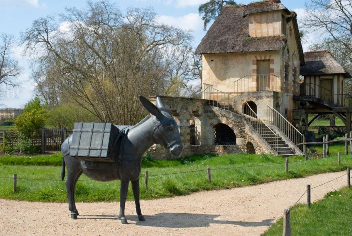 François-Xavier Lalanne, Âne bâté. Courtesy Galerie Mitterrand. Photo: Capucine de Chabaneix