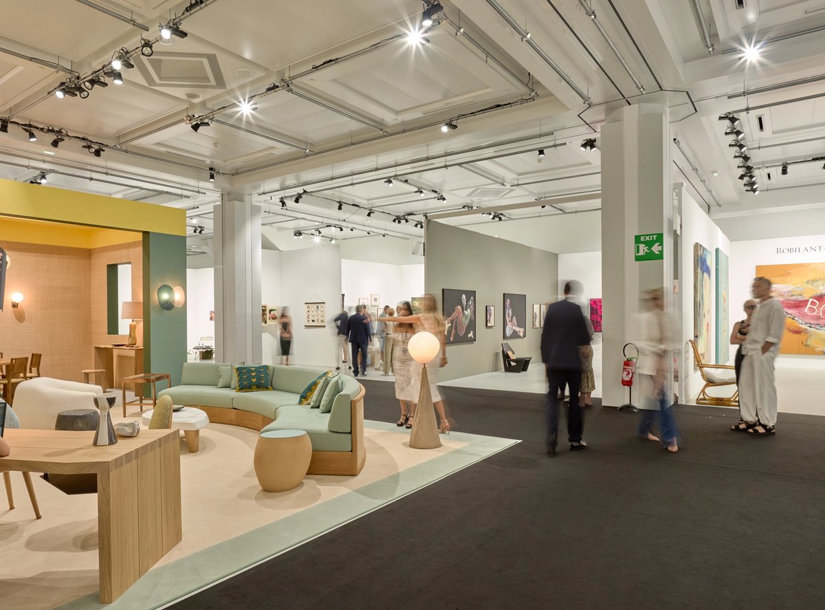 Vue de la Foire Art Monte-Carlo 2025, avec à gauche le stand de Pierre Yovanovitch. Courtesy Art Monte-Carlo