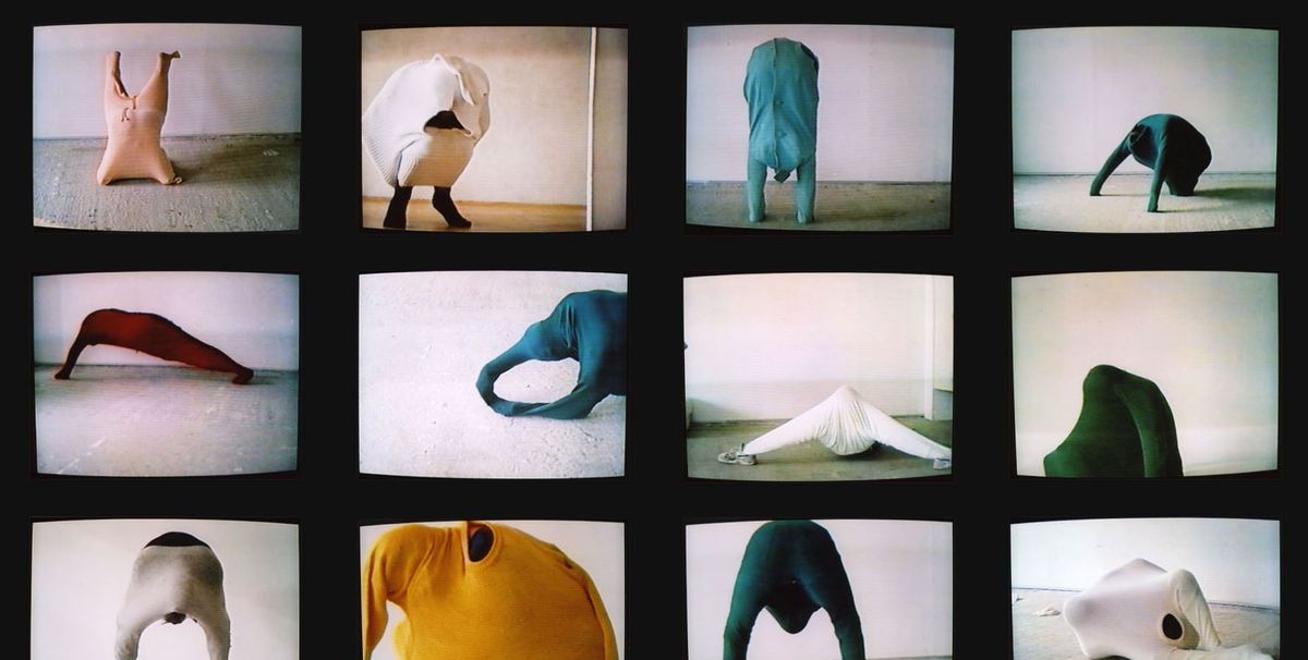 59 Stellungen, 1992, 16 tirages couleur. © Erwin Wurm