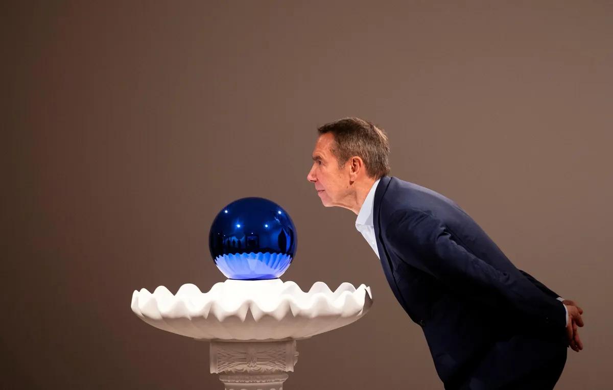 Jeff Koons, ici avec son œuvre Gazing Ball (Birdbath) de 2013, lance des NFT inclus dans ce projet spatial.
Photo PA Images / Alamy Stock Photo