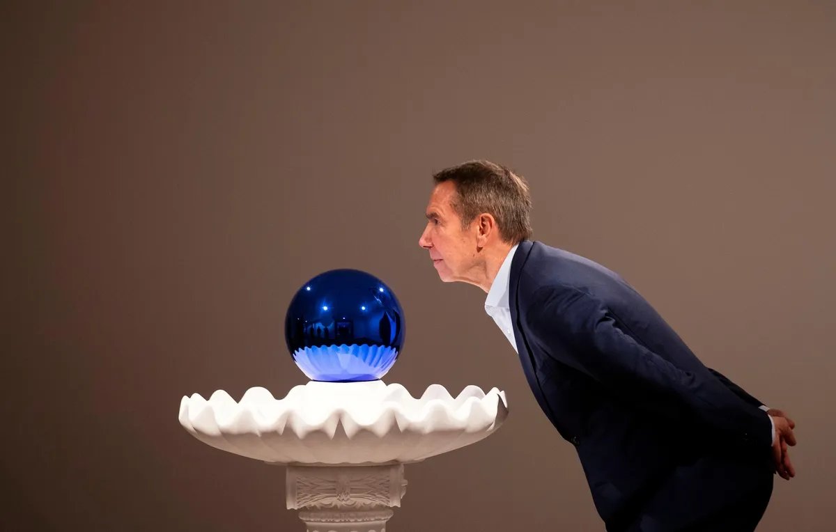 Jeff Koons, ici avec son œuvre Gazing Ball (Birdbath) de 2013, lance des NFT inclus dans ce projet spatial.
Photo PA Images / Alamy Stock Photo