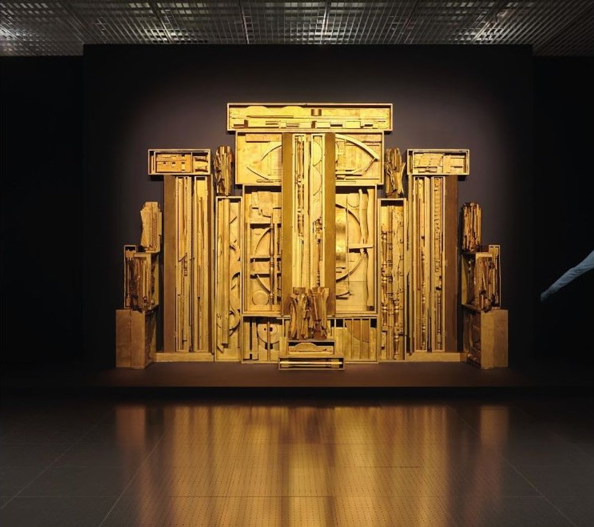 Louise Nevelson, An American Tribute to the British People, 1960-1964, bois peint, Tate, Londres. © Estate of Louise Nevelson. Courtesy de la Tate, Londres. Photo dist. GrandPalaisRmn/ Tate Photography