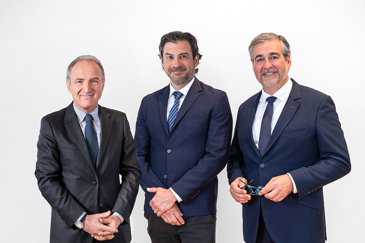 Nicolas Orlowski, Adrien Durban et Matthieu Lamoure, au siège d’Artcurial au rond-point des Champs-Élysées Marcel Dassault, à Paris. Courtesy Artcurial