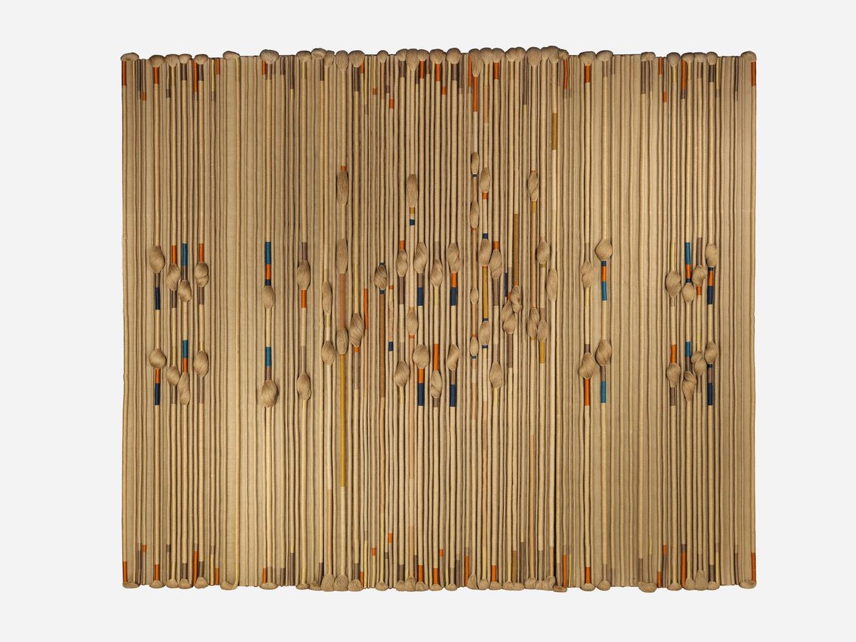 Sheila Hicks, Textile fresco, 1977, 5 panneaux d’écheveaux torsadés en lin, soie et coton. Courtesy of Sheila Hicks, Demisch Danant (New York), Galerie frank elbaz (Paris), Sikkema Jenkins & Co. (New York). ADAGP 2021.