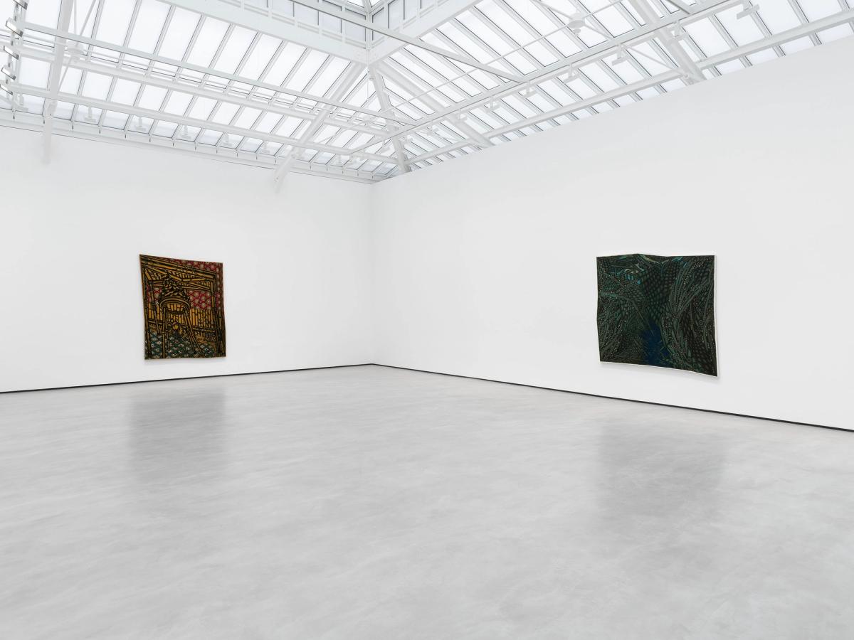 Vue de l’exposition « On Kawara: Early Works », chez David Zwirner, Paris. © One Million Years Foundation. Courtesy One Million Years Foundation and David Zwirner