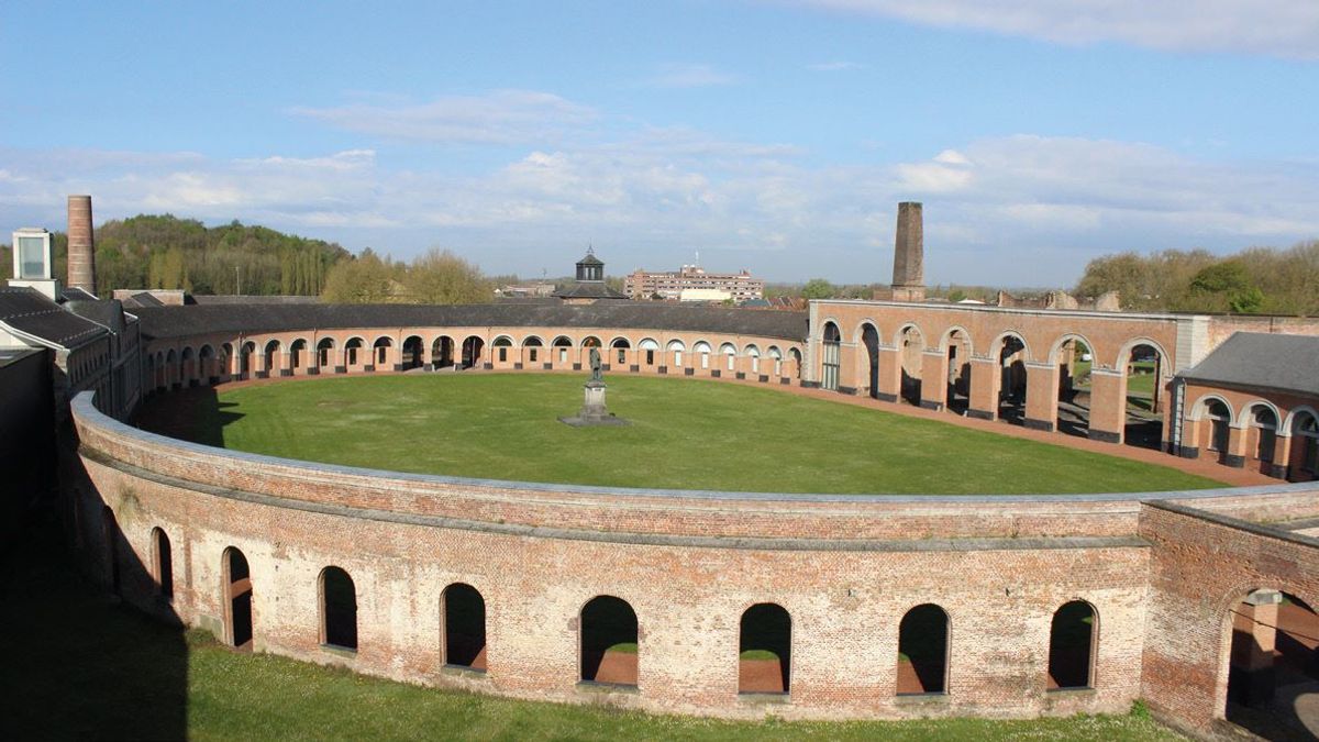 Vue de l’ancien charbonnage du Grand-Hornu, dans la province du Hainaut, qui abrite le MAC’s, le musée des Arts contemporains de la Fédération Wallonie-Bruxelles, depuis 2002. Photo D.R.