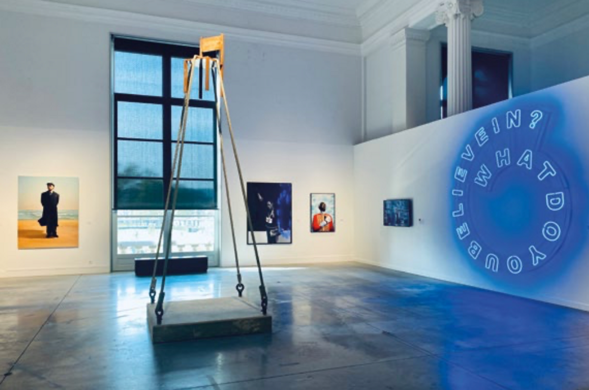 Vue de l’exposition « Private Views. Collections privées d’art contemporain. Liège », La Boverie, Liège, 2023. © Be Culture