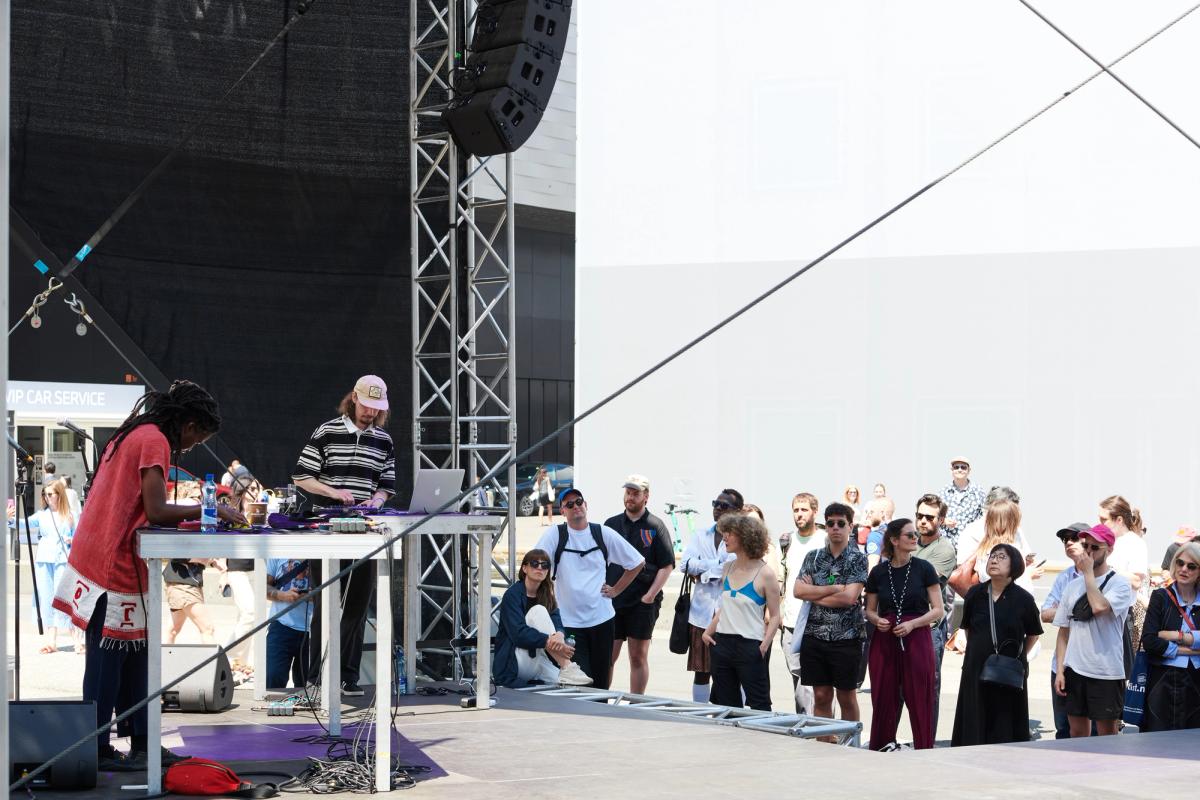 Messeplatz Project 2023 par Latifa Echakhch. Concert de Moor Mother et Olof Melander le mardi 13 juin 2023. Courtesy of Art Basel