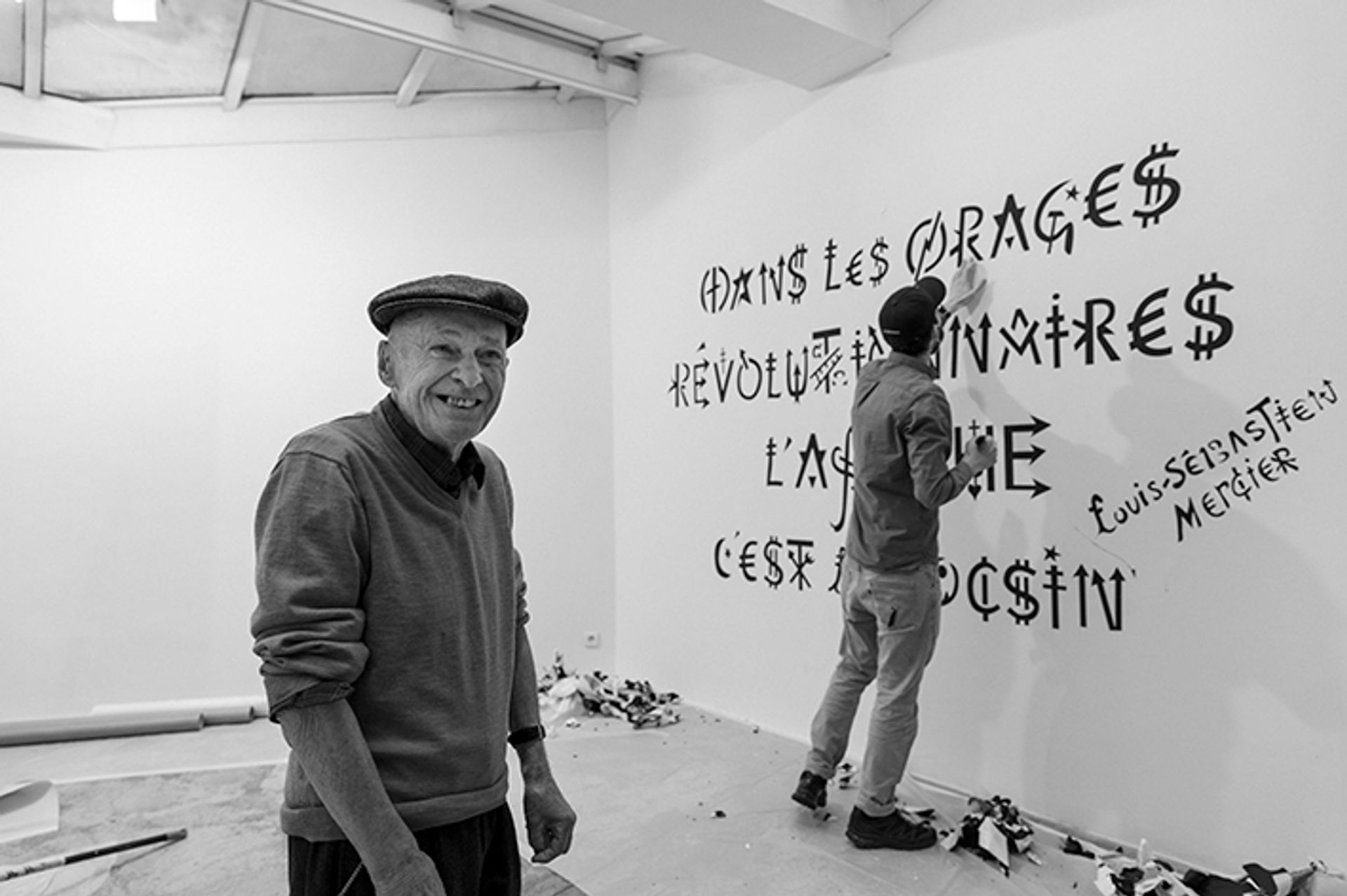 L’exposition « Jacques Villeglé. Alphabet(s) » en cours de montage à la galerie Georges-Philippe & Nathalie Vallois, Paris, 2021. Courtesy galerie GP & N Vallois, Paris. Photo Tadzio
