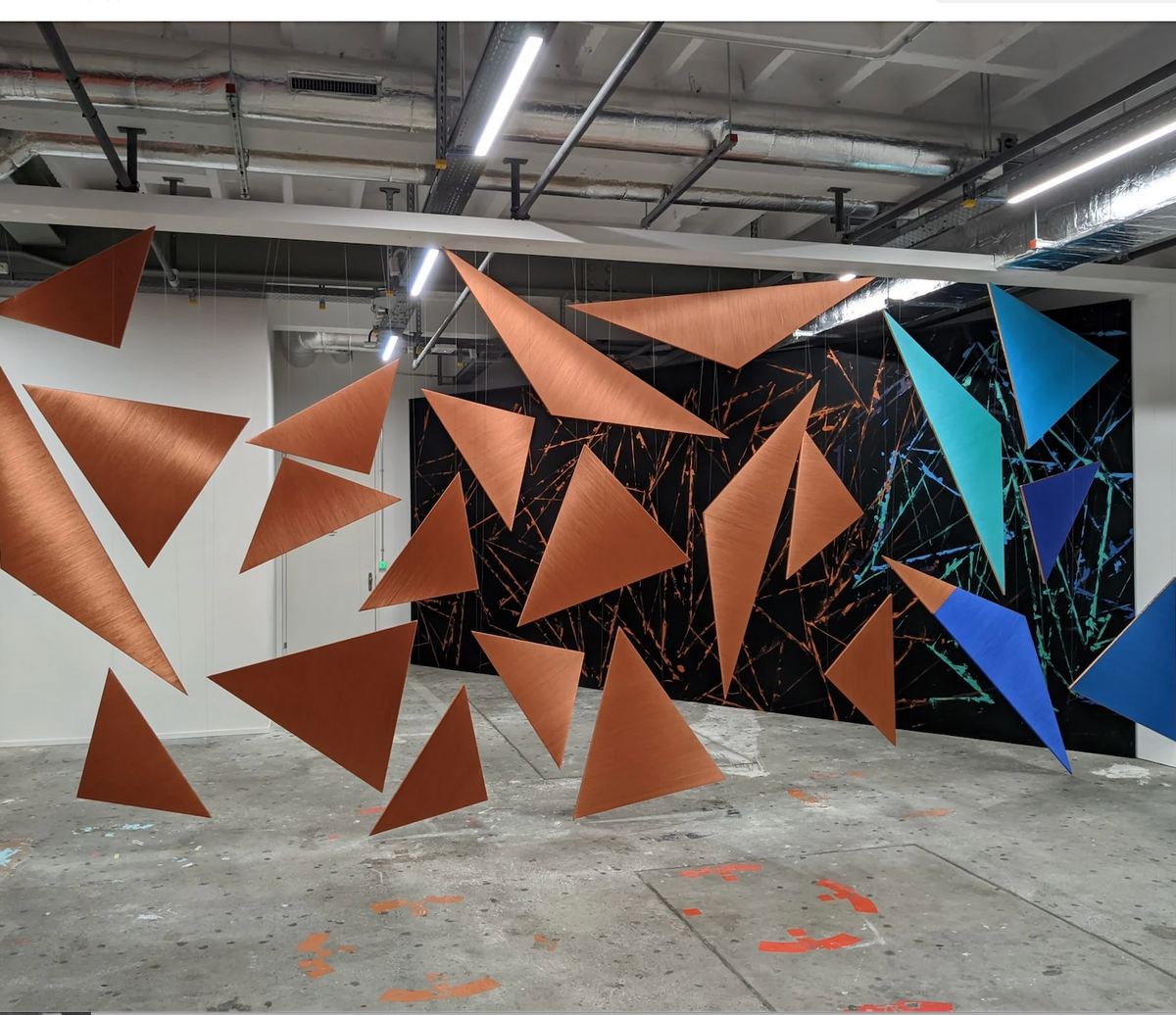 Alice Anderson « ARCHITECTURE DATA, CALDER’S DOOR » 2022, fil responsable, dimensions variables selon espace. Courtesy de l'artiste