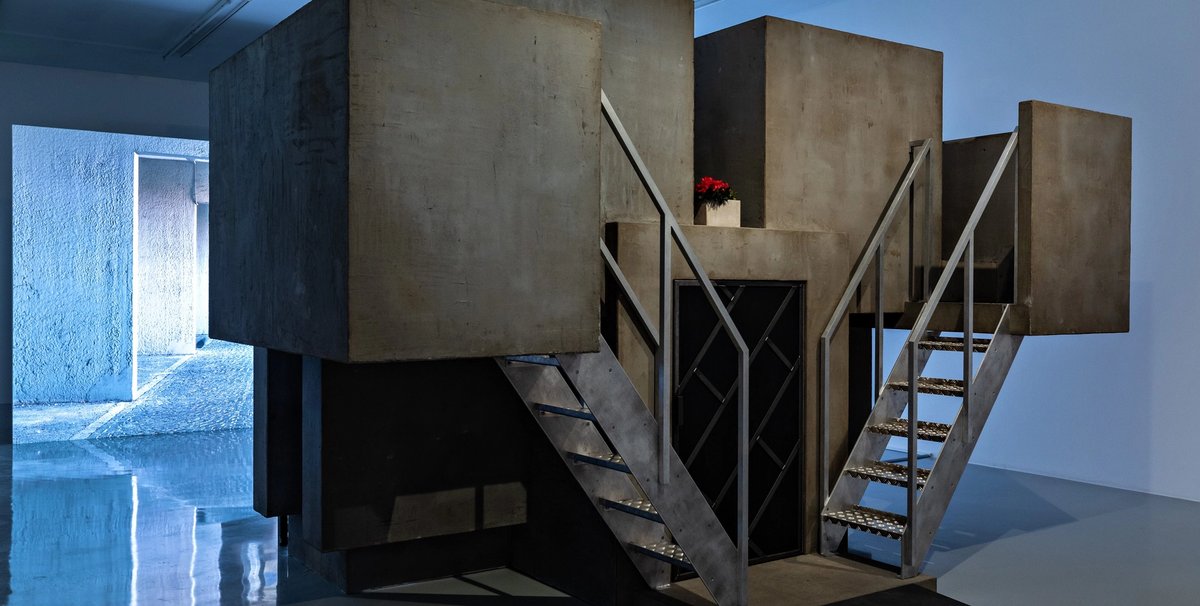 Vue de l’exposition « Cécile B. Evans. Amo’s world » au FRAC Lorraine. Photo : Fed Dott. © Cécile B. Evans