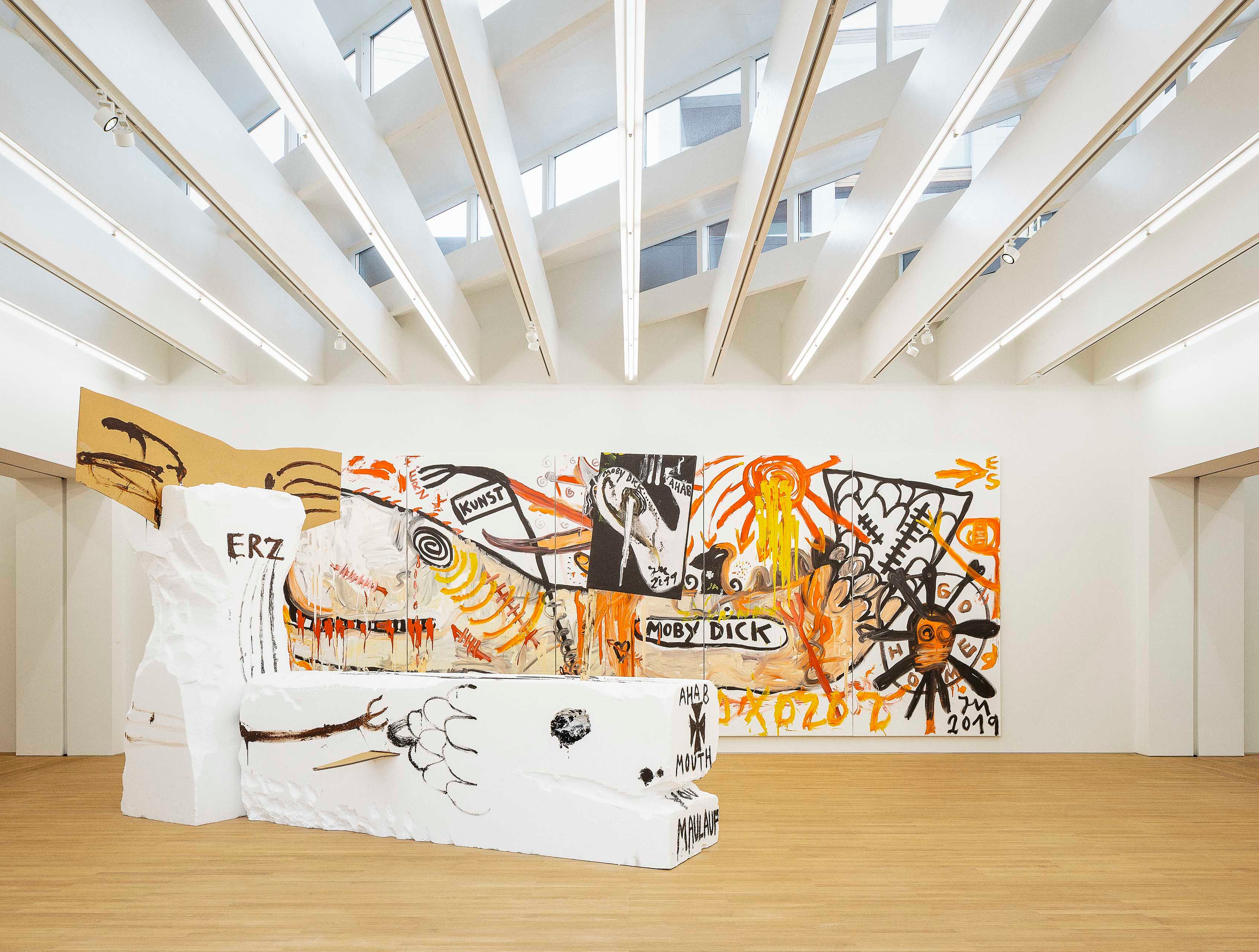 Vue de l’exposition « Kunst Kunst  Kunst » (20 avril-19 mai 2019), Tim Van Laere Gallery, Anvers, œuvres de la série Moby Dick de Jonathan Meese  (2018-2019). Courtesy Tim Van Laere Gallery