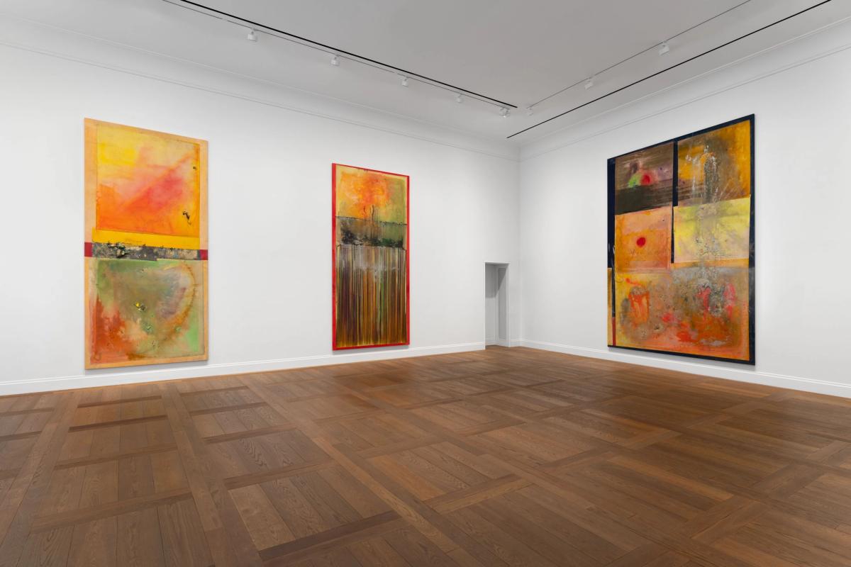 Vue de l’exposition « Frank Bowling. Collage », chez Hauser & Wirth Paris, 2025. © Frank Bowling. All Rights Reserved, DACS 2025. Courtesy the artist and Hauser & Wirth. Photo : Nicolas Brasseur