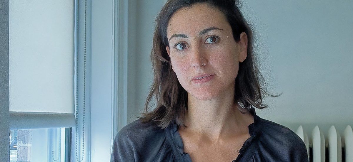 Violaine Huisman est l’auteur de Fugitive parce que reine (prix Marie-Claire, prix Françoise Sagan 2018) et Rose désert, paru chez Gallimard en août 2019. Elle a traduit plusieurs ouvrages de l’anglais, dont La Haine de la poésie de Ben Lerner. Elle est cofondatrice de The Floor à Brooklyn, un centre qui associe une résidence d’artistes à des cours de bien-être et des programmes culturels. Courtesy The Floor, Brooklyn