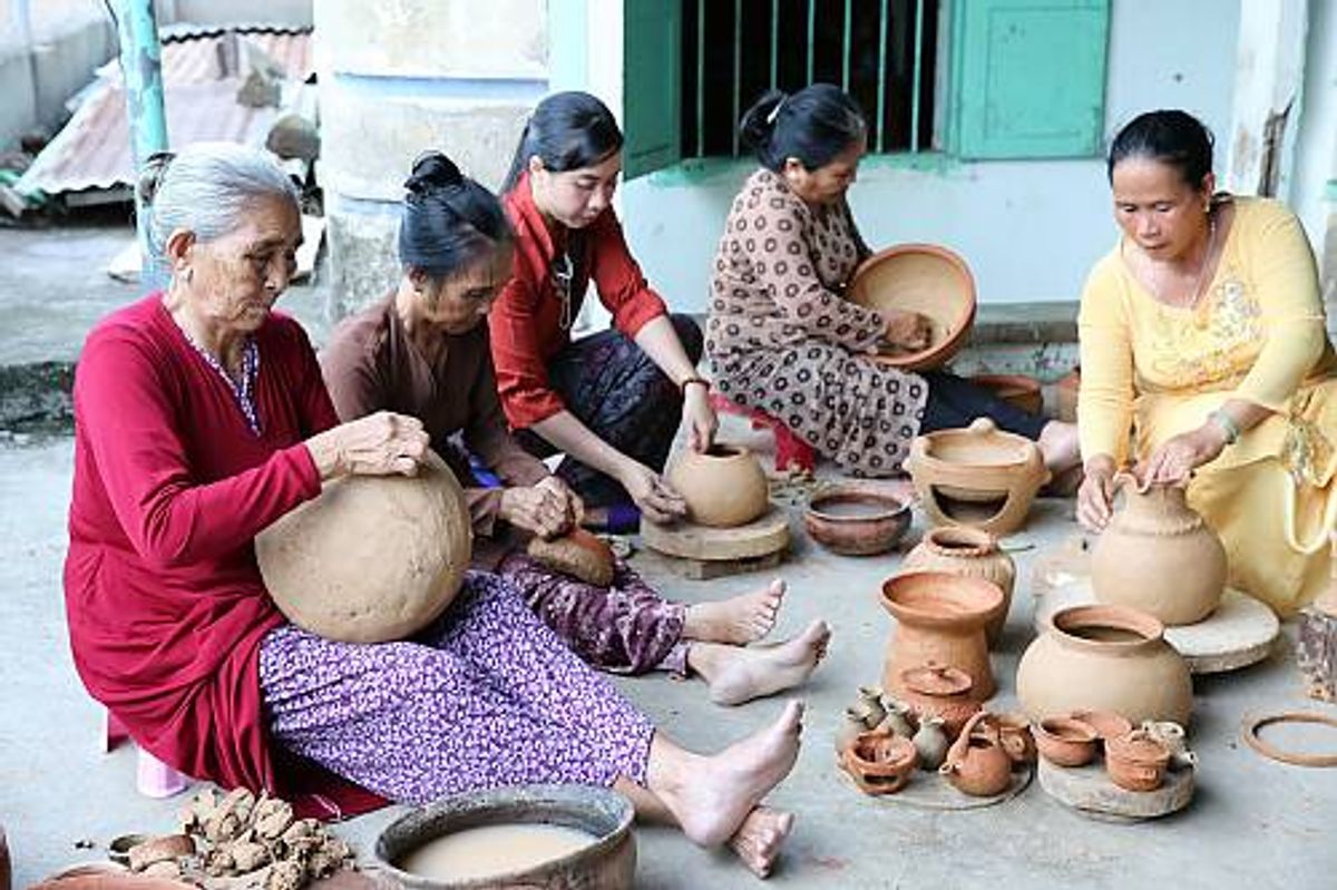 L’art de la poterie du peuple Chăm au Vietnam. © Vietnam National Institute of Culture and Arts Studies in Ho Chi Minh city, 2018