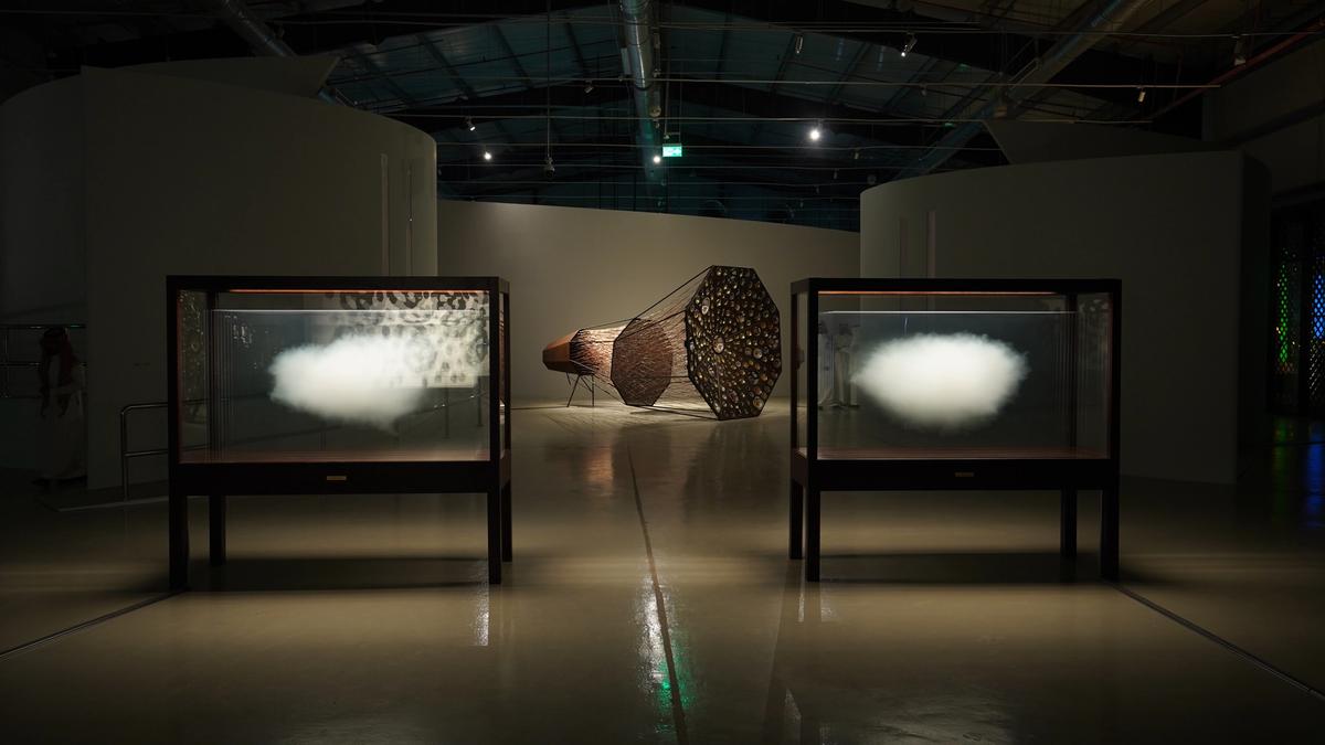 Vue de l’exposition « Imagine. Fantasies, Dreams, Utopias », SAMoCA (Saudi Arabia Museum of Contemporary Art), Riyadh, Arabie saoudite. Courtesy SAMoCA