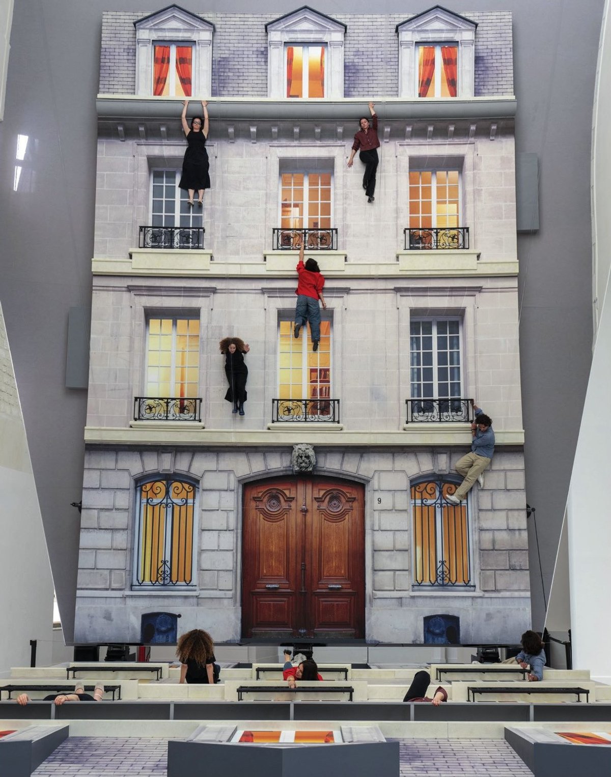Vue 14 de l'exposition Leandro Erlich. © Didier Plowy pour GrandPalaisRmn, 2026