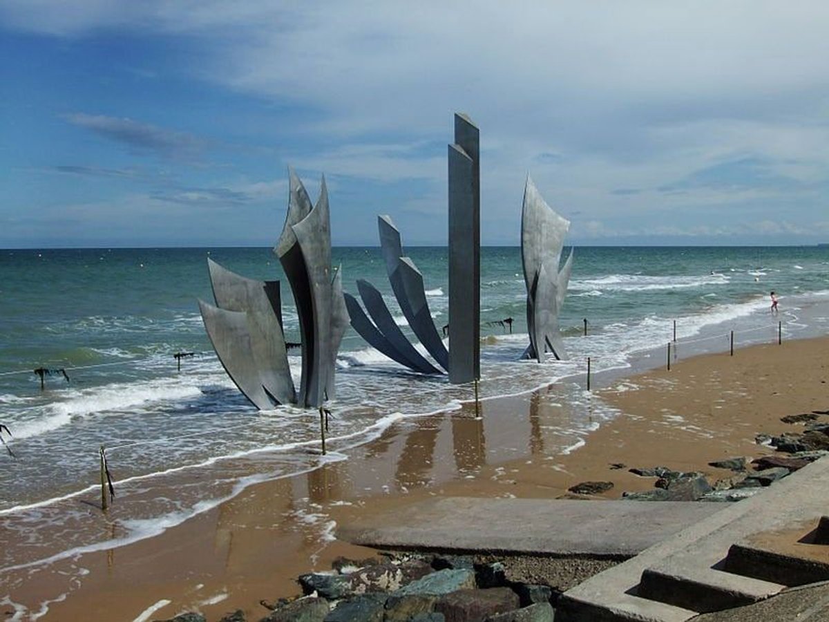 Monument Les Braves sur la plage de Saint-Laurent-sur-Mer, Omaha Beach. D.R.