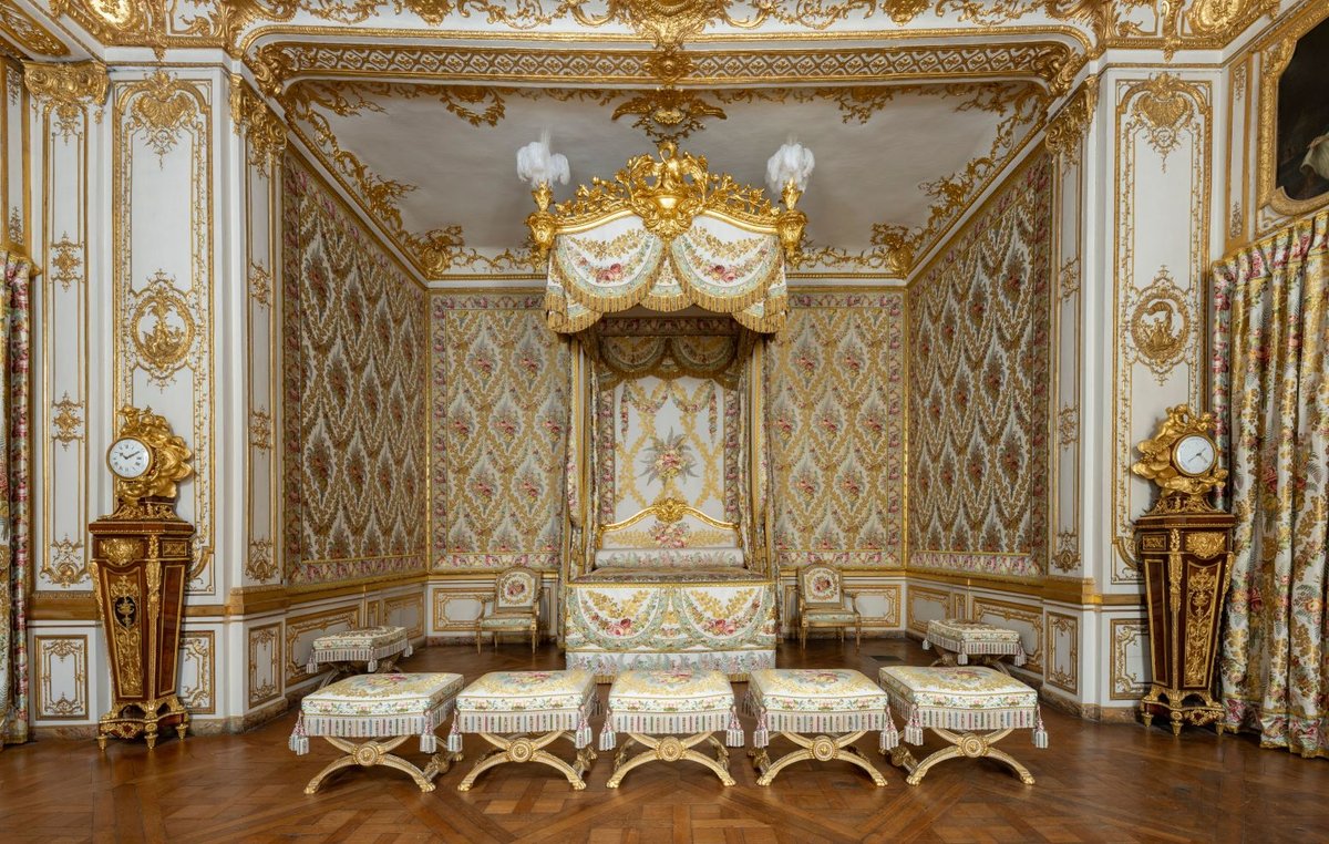 La chambre du Petit Appartement du Roi restaurée, Château de Versailles. Photo Christophe Fouin