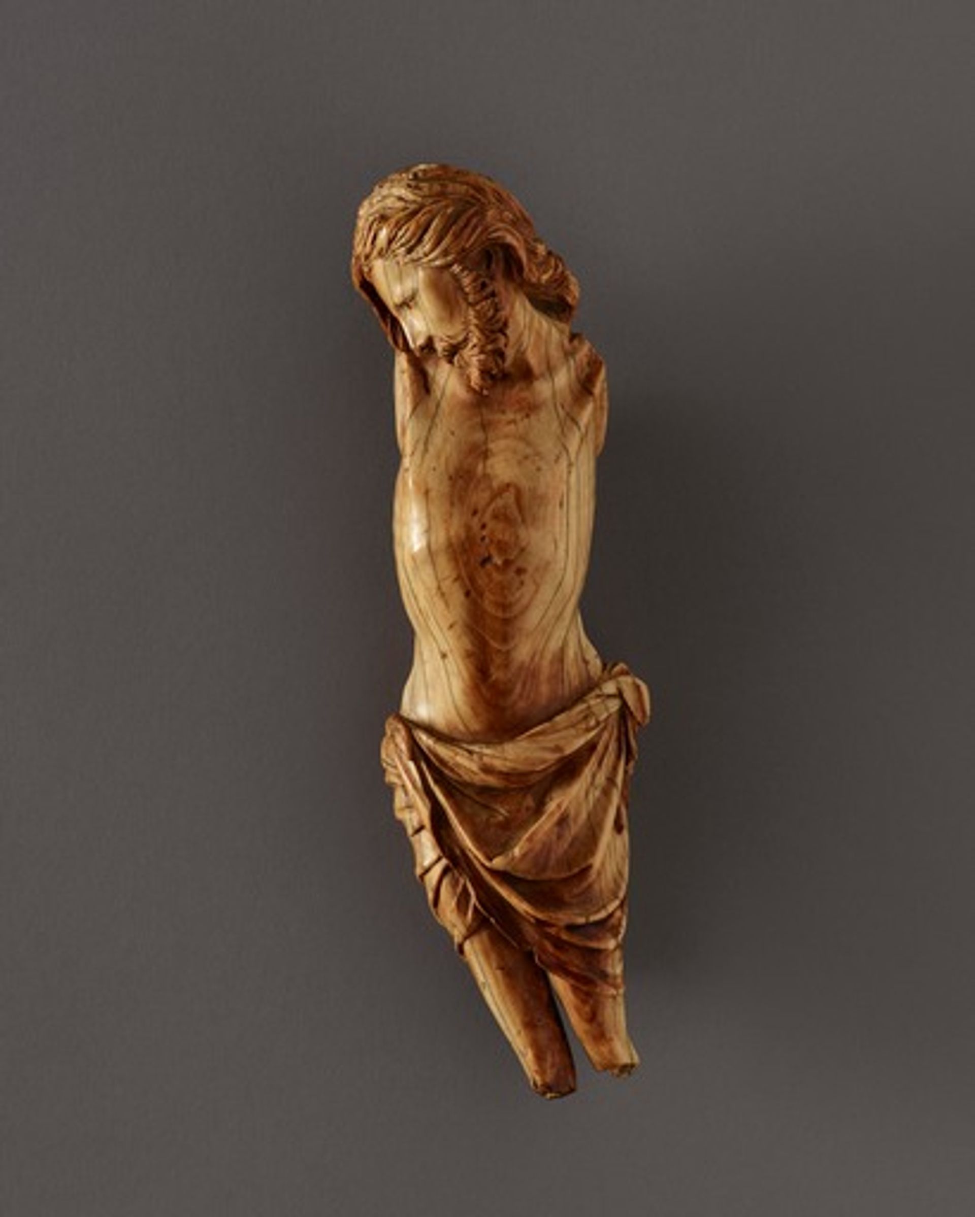 Christ crucifié en ivoire de Giovanni Pisano. © Musée de Cluny - musée national du Moyen Âge. Photo : D.R.