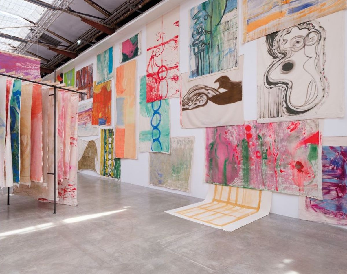 Vue de l’exposition « Vivian Suter. Disco », Palais de Tokyo, Paris, 2025.
© Vivian Suter. Courtesy de Karma International, Zurich, de Gladstone, New York, Bruxelles et Séoul, de House of Gaga, Mexico DF, de Proyectos Ultravioleta, Guatemala City et du Palais de Tokyo, Paris. Photo D.R.