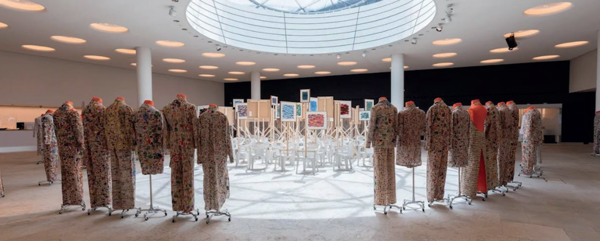 L’installation de Oscar Murillo au UBS Geschäftsstelle Basel. Photo : David Owens