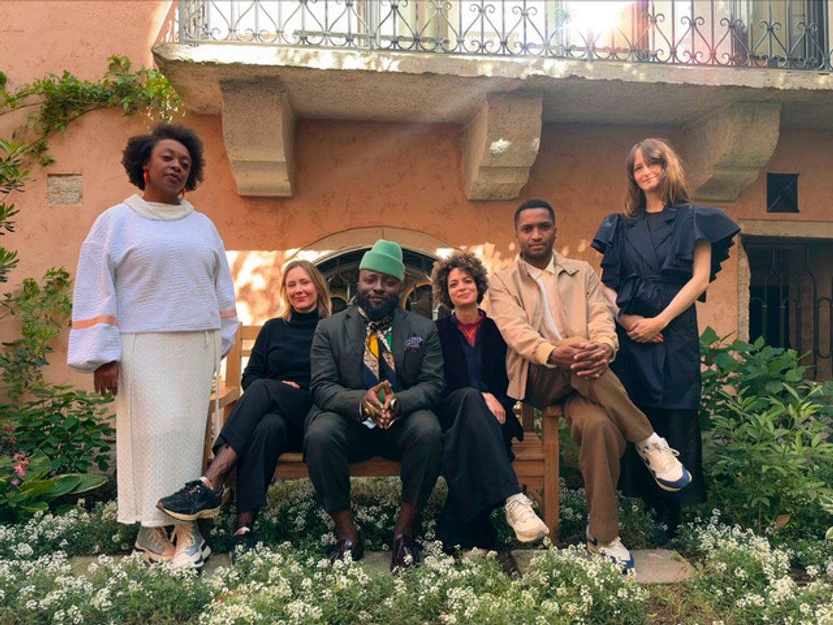 L'équipe curatoriale de la 36ème Biennale de São Paulo, de gauche à droite : Keyna Eleison, Anna Roberta Goetz, Bonaventure Soh Bejeng Ndikung, Alya Sebti, Thiago de Paula Souza et Henriette Gallus. © Fundação Bienal de São Paulo