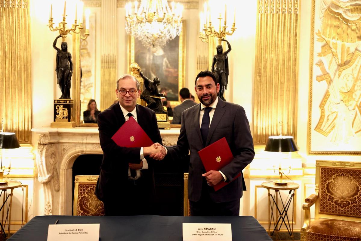 Laurent Le Bon, président du Centre Pompidou, et Amr AlMadani, directeur général de la RCU, lors de la signature du partenariat au ministère de la Culture, à Paris, le 27 novembre 2023. © AFALULA