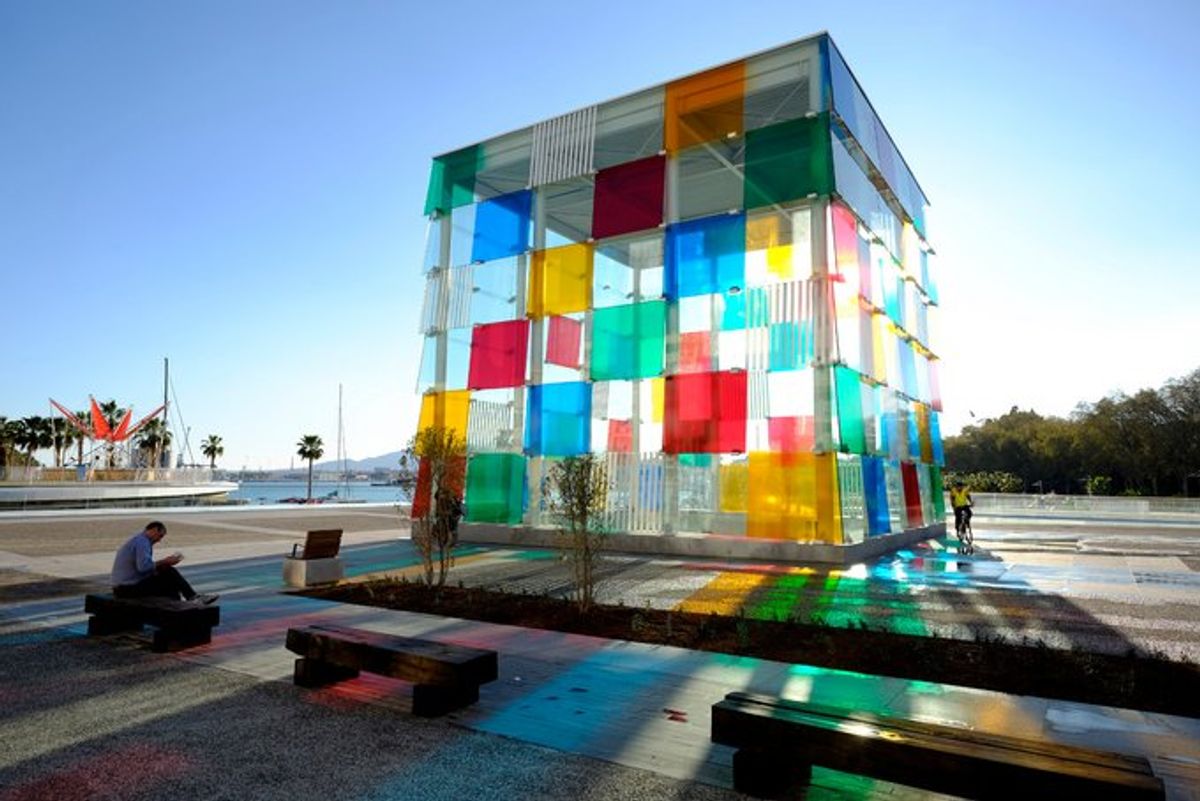 Le Centre Pompidou Malaga, structure de Daniel Buren. Photo Centre Pompidou Malaga