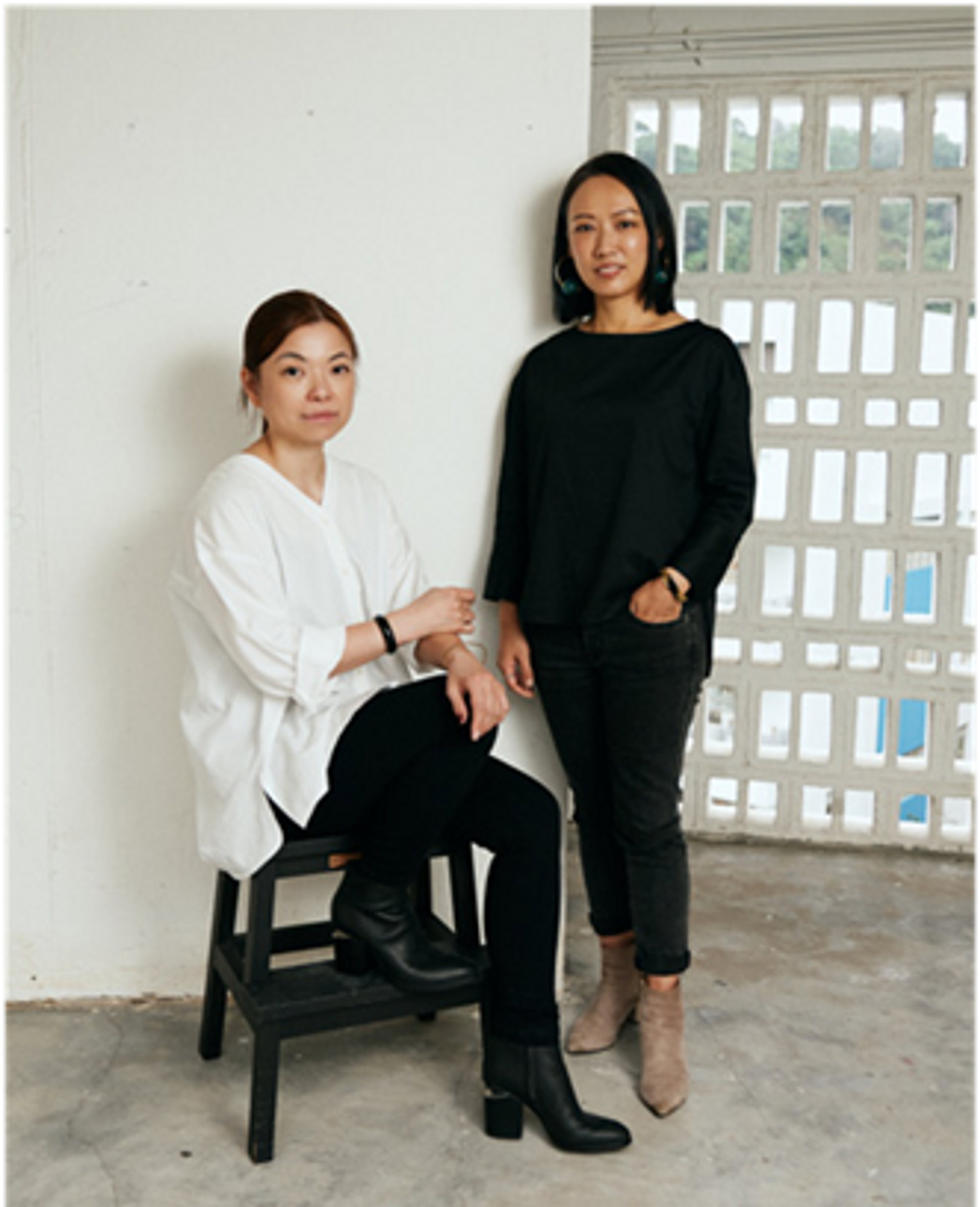 L’artiste Phoebe Hui (à gauche) et la curatrice Ying Kwok. Courtesy Audemars Piguet D.R.