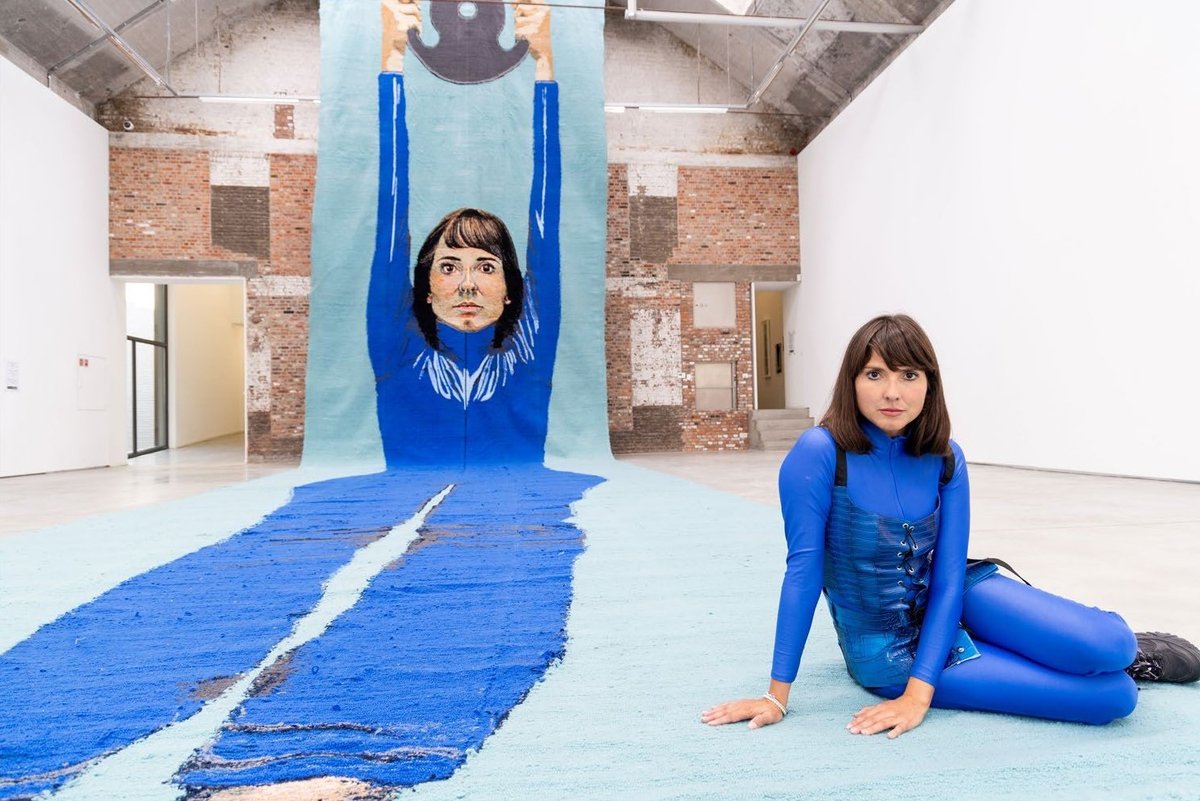 Elen Braga, Elen ou Hubris, 2020, tapisserie tuftée à la main, 2400 x 400 cm. Presenté par Wouters Gallery (Bruxelles)