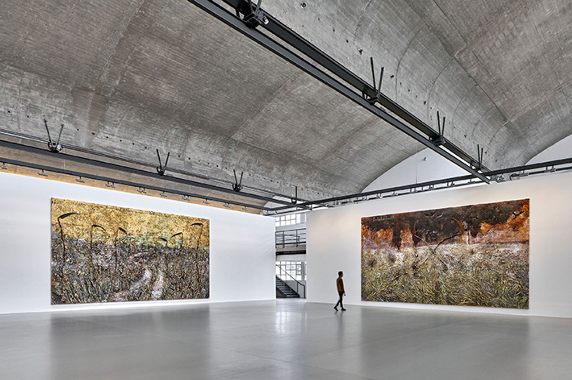 Vue de l'exposition "Field of the Cloth of Gold" d'Anselm Kiefer, Galerie Gagosian, Le Bourget, février 2021. © Anselm Kiefer. Courtesy Gagosian, Le Bourget 2021.