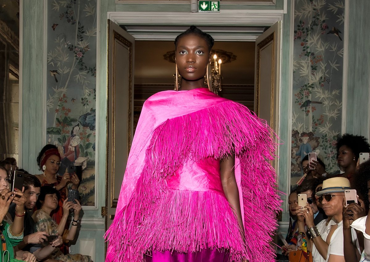 Imane Ayissi, défilé « Mbeuk Idourrou », collection automne-hiver 2019, Paris. Courtesy Imane Ayissi. Photo : Fabrice Malard