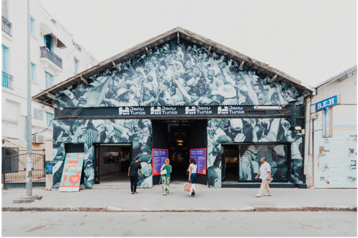 Vue de l’exposition « Assembly » avec l’œuvre de Zied Ben Romdhane, Jaou Tunis, 2024.
Photo Mehdi Ben Temessek.