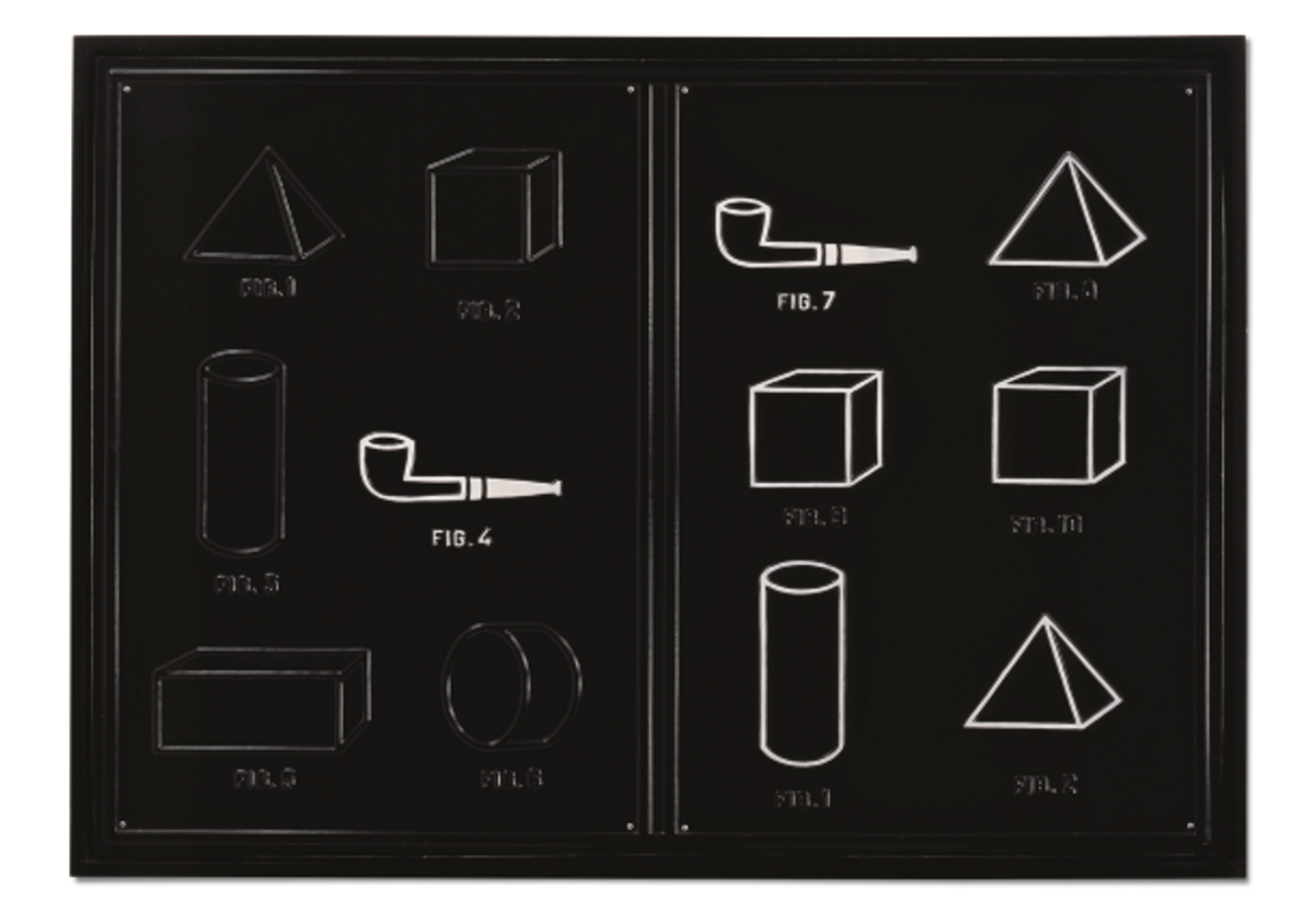 Marcel Broodthaers, Livre-tableau ou Pipes et formes académiques, 1970, peinture à la main sur plastique moulé. © Succession Marcel Broodthaers