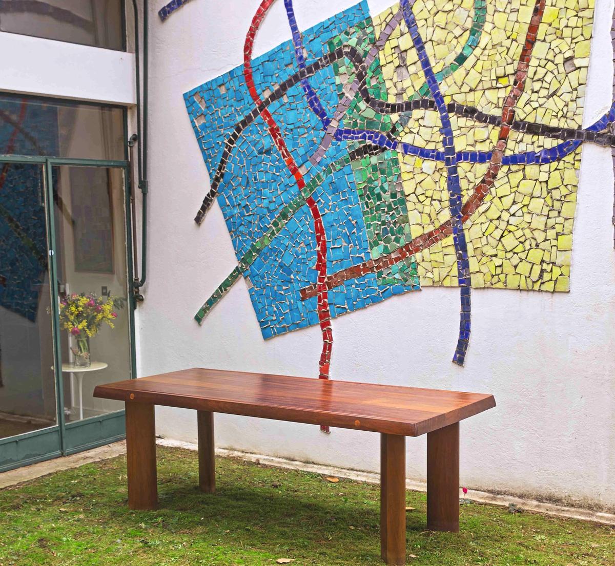 Charlotte Perriand, Table, 1956, acajou, 71,5 x 198 x 84 cm. Courtesy Beaussant Lefèvre & Associés