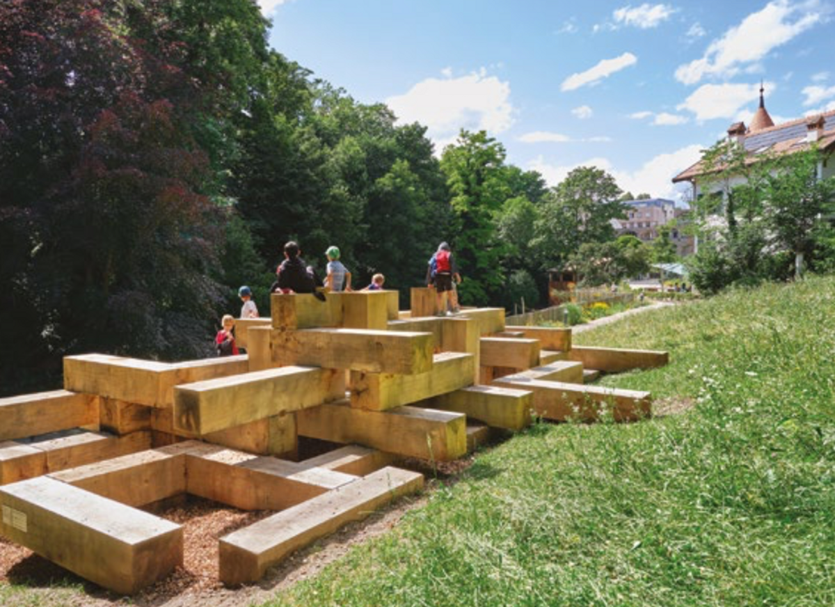 Les Frères Chapuisat, Charpentification, parc des Buis, Nyon, 2022. © Michel Giesbrecht