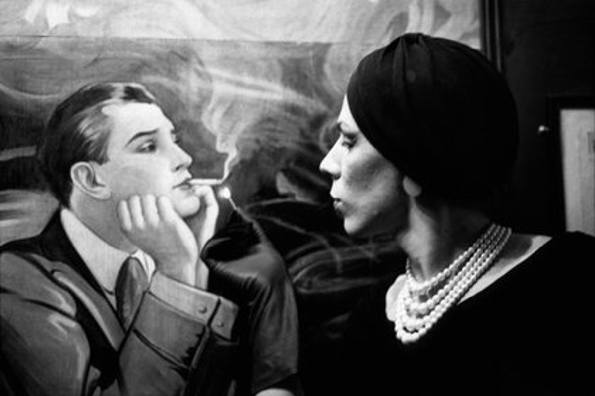 Nan Goldin, Christmas at The Other Side, Boston, série The Other Side, 1972, photographie argentique noir et blanc.
© Nan Goldin