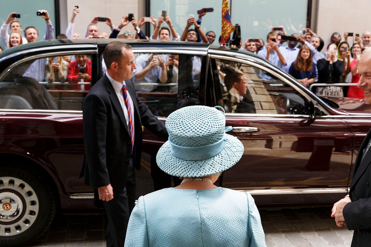Martin Parr, The Queen visiting the Draper's Livery Hall on their 650th Anniversary, London, England, 2014, tirage pigmentaire,
102 x 152,5 cm, édition of 5.
© Martin Parr / Magnum Photos. Courtesy Galerie Clémentine de la Féronnière