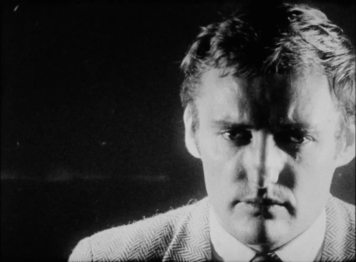 Andy Warhol, Dennis Hopper, 1964. Capture d'écran, film noir et blanc 16 mm, 4,3 minutes. © The Andy Warhol Museum, Pittsburgh, Pennsylvanie, un musée du Carnegie Institute. Tous droits réservés. Courtesy The Andy Warhol Museum