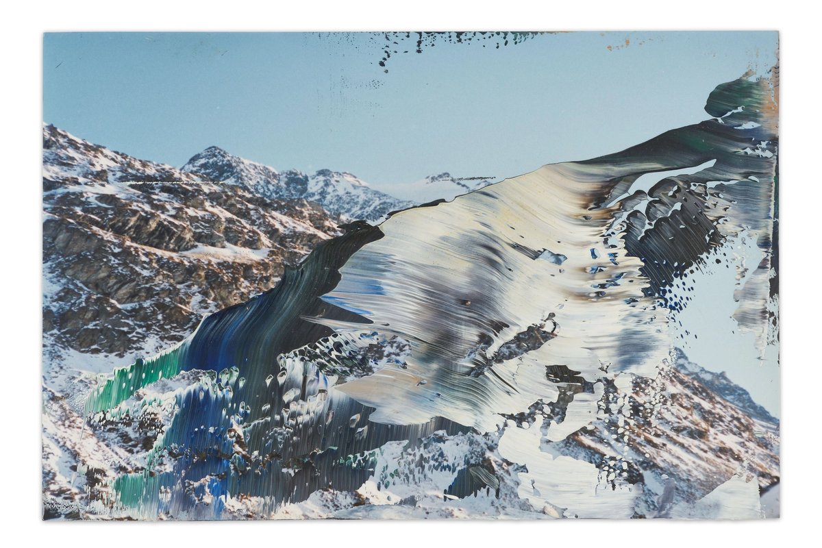 Gerhard Richter, Val Fex, Piz Chapütschin (1992). Peinture à l'huile sur photographie couleur, 10 x 15 cm. © Gerhard Richter 2023, collection privée. Photo : Jon Etter
