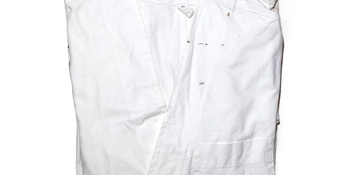 Martin Margiela - Maison Martin Margiela, Blouse blanche personnelle de Martin Margiela, 1988-2008. Blouse en coton blanc Signée «Martin» par lui-même. Courtesy Maurice Auction x Kerry James Auctions