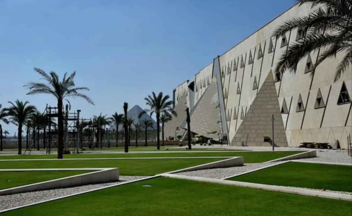 Les espaces extérieurs du GEM sont en cours de finalisation, selon le ministère égyptien du Tourisme et des Antiquités. Photo : ministère du Tourisme et des Antiquités, Égypte/Facebook