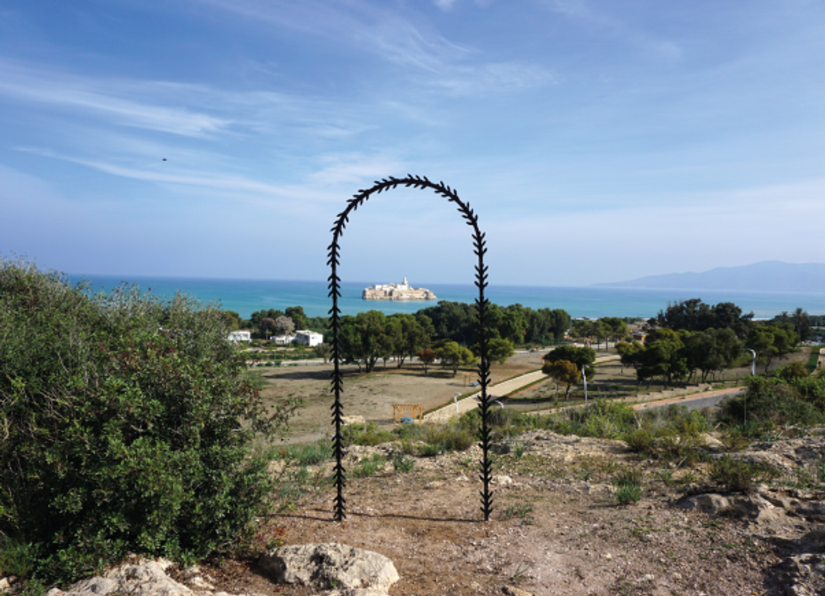 Khalid El Bastrioui, Thawurt n Sakkur, 2022, fer, céramique.
© Khalid El Bastrioui. Photo Ajdir-Hoceima, septembre 2022