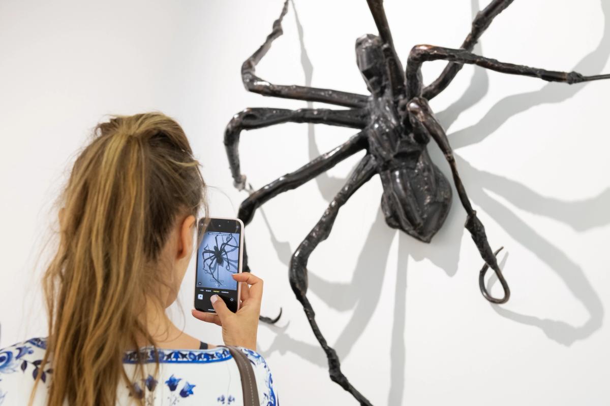 Spider de Louise Bourgeois sur le stand de la galerie Hauser & Wirth. Photo : Art Basel